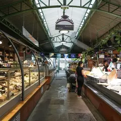 Marché Couvert des Enfants Rouges dans le quartier du Haut-Marais