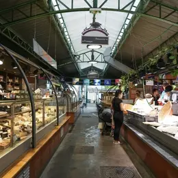 Marché Couvert des Enfants Rouges dans le quartier du Haut-Marais