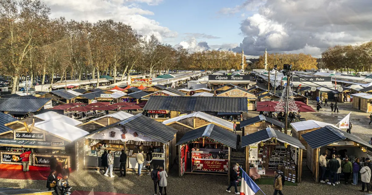 Les stands du march&eacute; de No&euml;l de Bordeaux