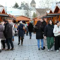 Les cabanons sont installés sur le Forum de l'Hôtel de Ville DR