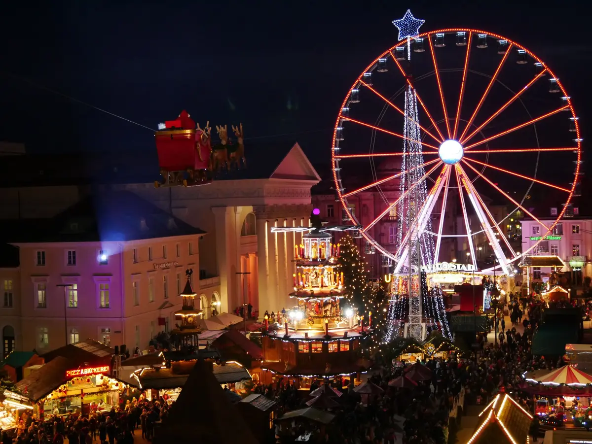 La grande roue et sa vue panoramique sur la ville