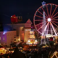La grande roue et sa vue panoramique sur la ville DR