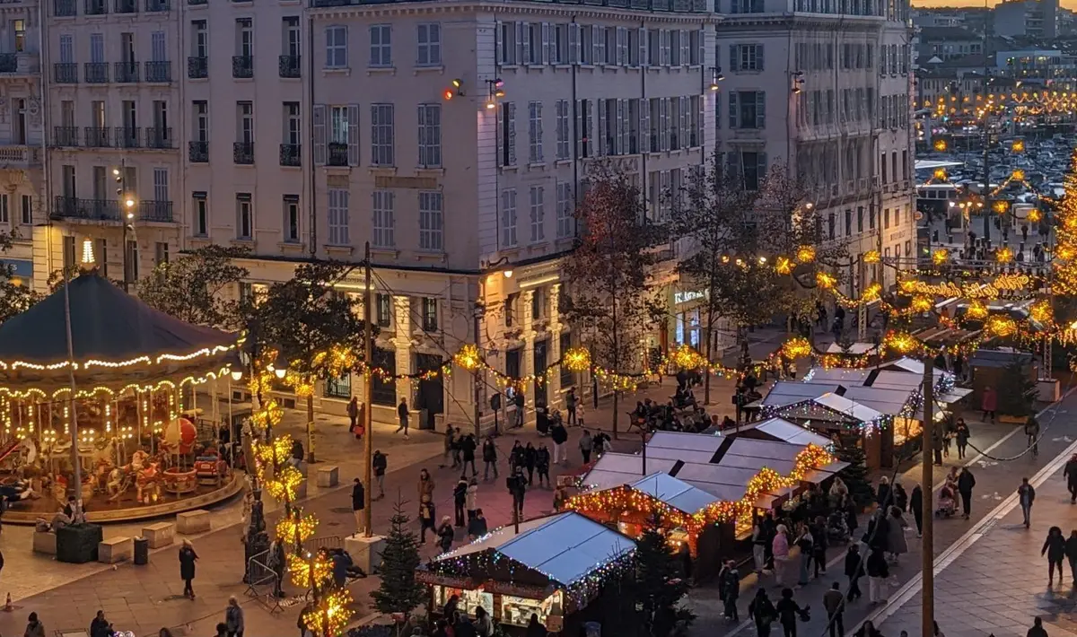 Ambiance de Noël dans les rues de Marseille