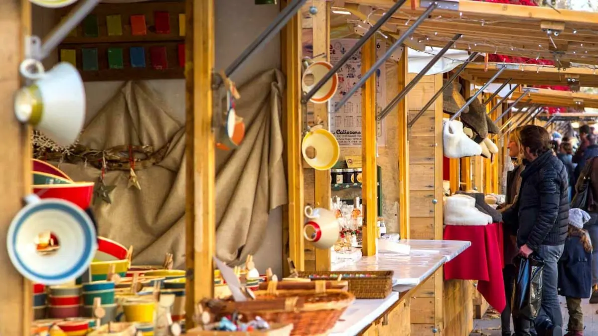 Les stands du marché de Noël d'Aix en Provence