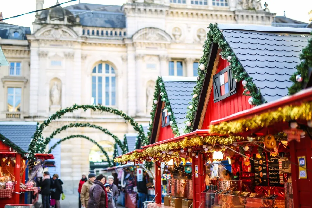 Les chalet en bois du marché de Noël d’Angers