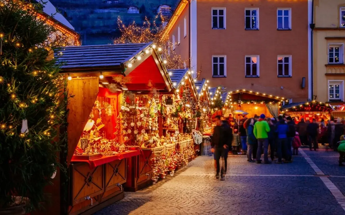 Les chalets en bois du marché de Noël d'Annecy