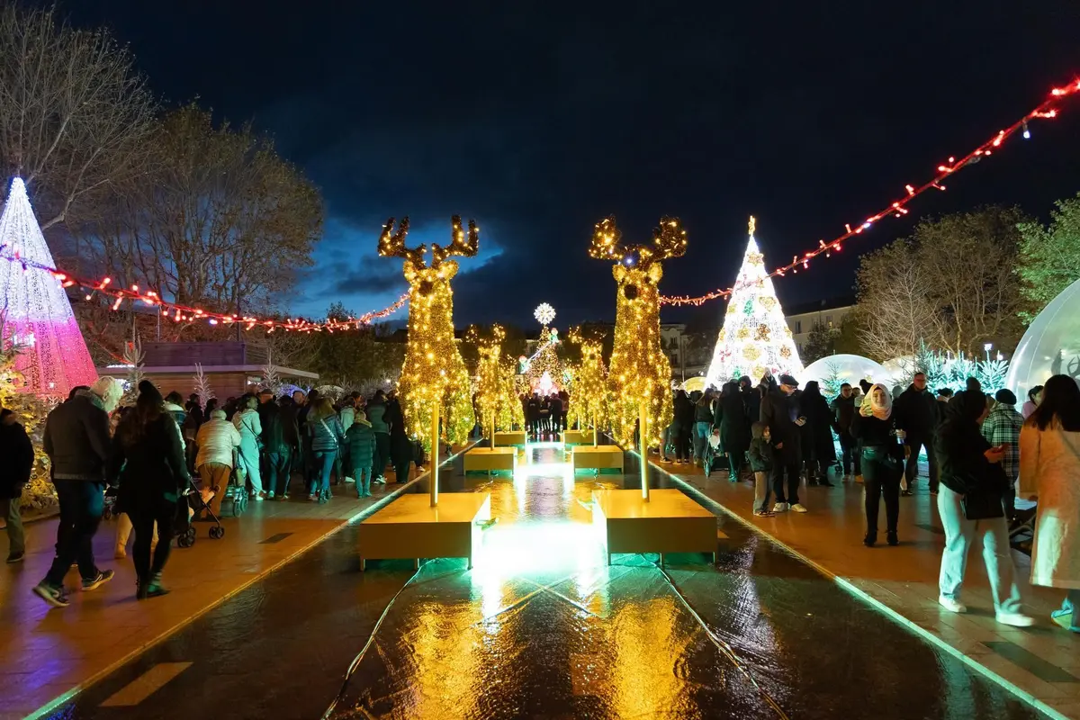 Illuminations et décorations de Noël – Place Jean-Jaurès à Béziers