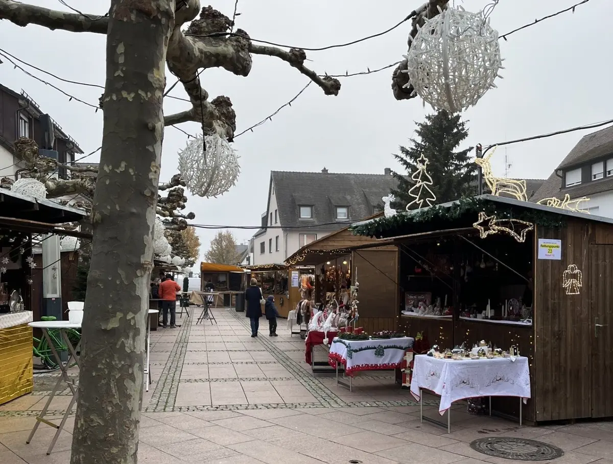 Le Marché de Noël de Neuenburg sur la Place de la Mairie.