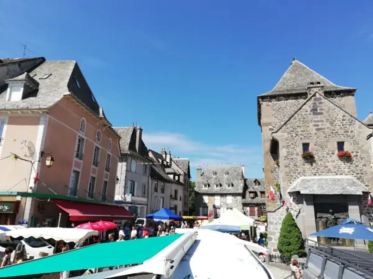 Marché de terroir à Mur-de-Barrez