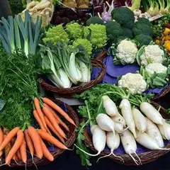Marché des Producteurs de Pays sur la place de l'Hôtel de Ville de Mézières