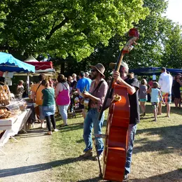 Marché fermier avec le Plancher des Valses