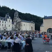 Marché fermier avec restauration