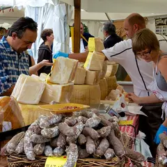 Marché fermier avec restauration