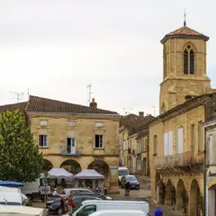 Marché hebdomadaire du mardi matin à Sauveterre-de-Guyenne