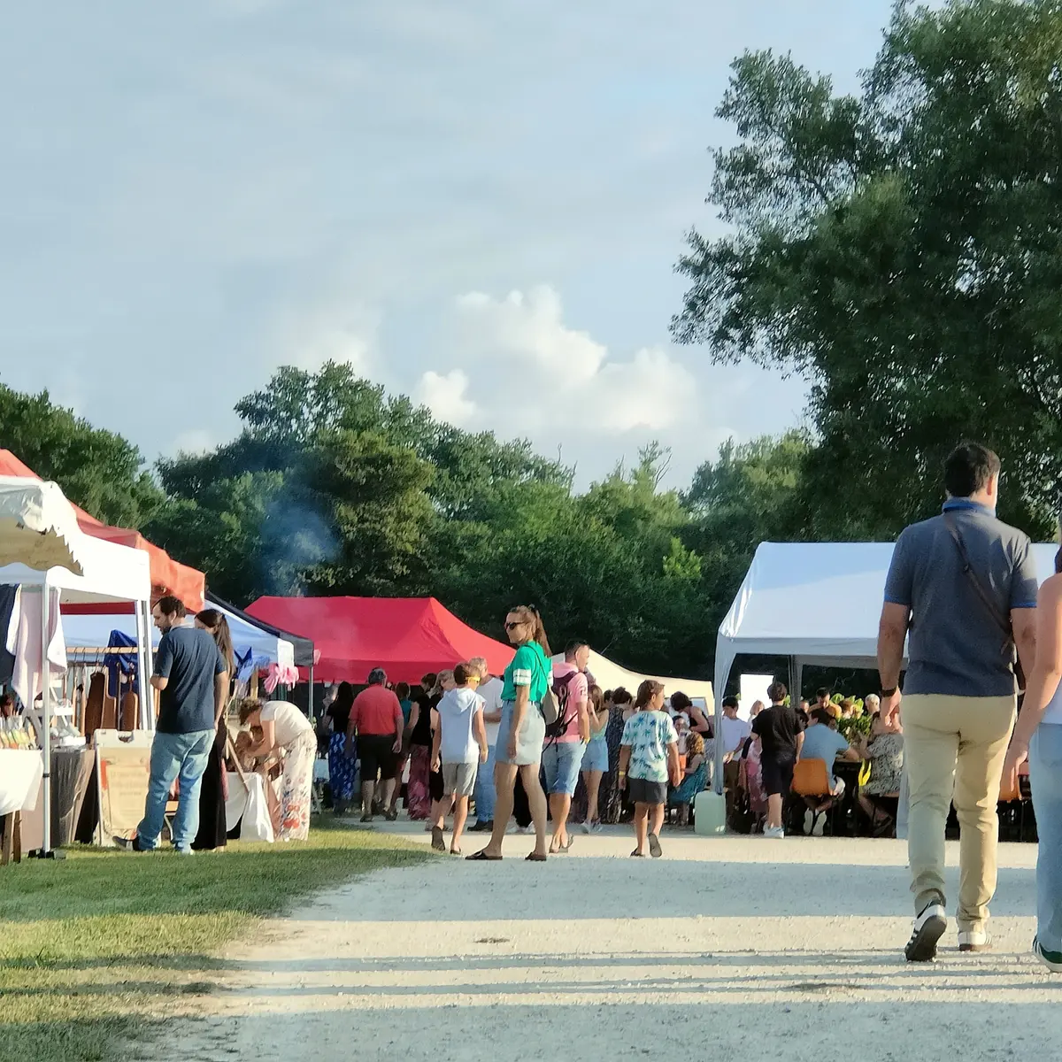 Marché Nocturne au Château Garreau