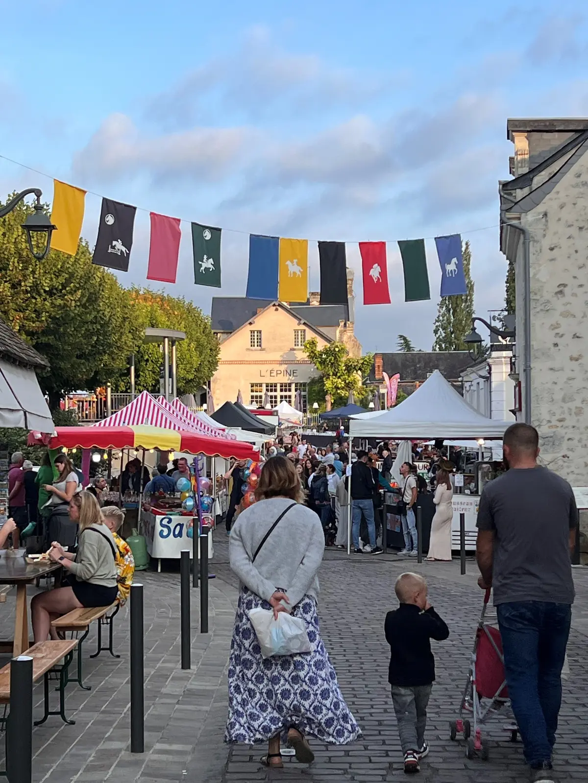 Marché nocturne de Azay-le-Rideau