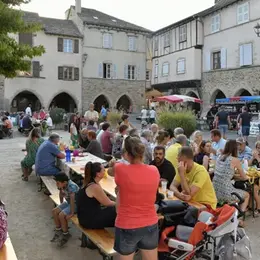 Marché nocturne de producteurs de pays à Sauveterre-de-Rouergue