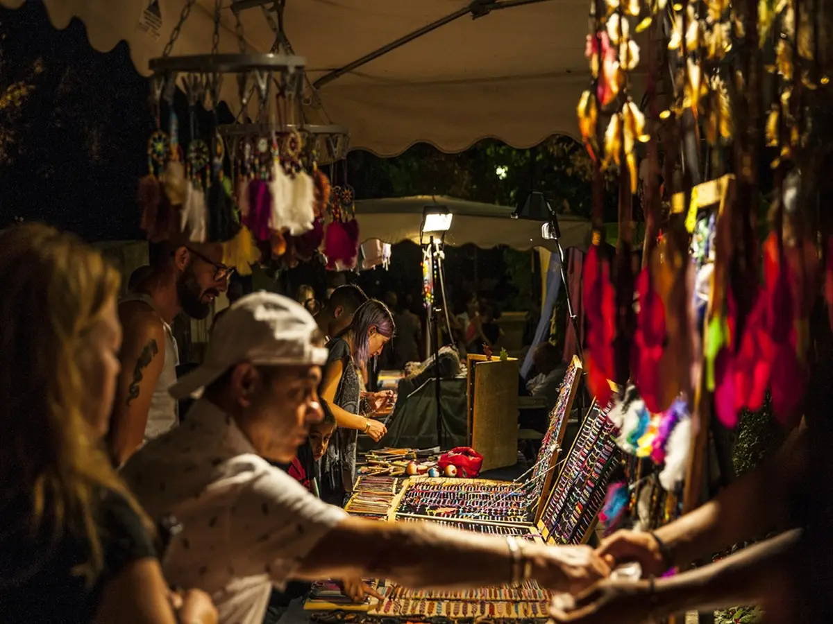 Marché Nocturne Du Tertre