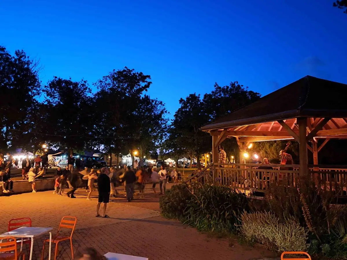 Marché nocturne et concert
