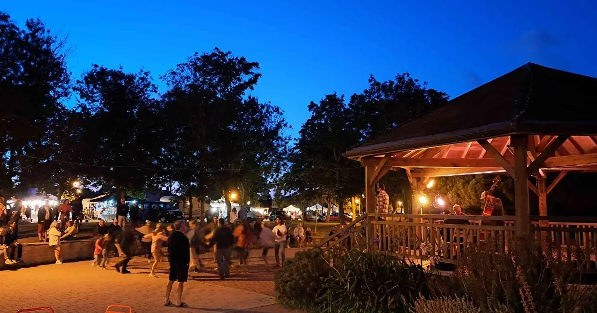 Marché nocturne et concert