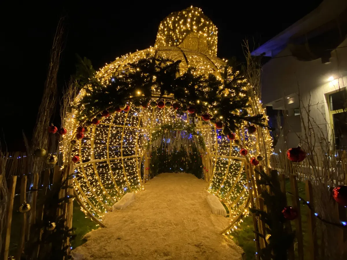 La boule de Noël de Brigitte Schultz illumine le marché