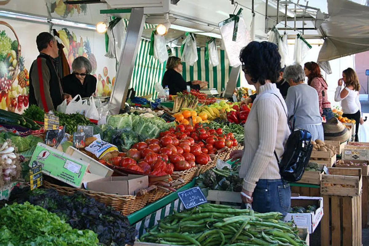 Le marché reste un lieu convivial et authentique
