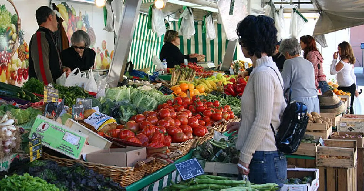 Le marché reste un lieu convivial et authentique