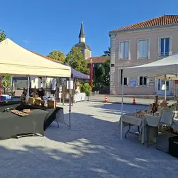 Marché saisonnier, artisans et créateurs locaux
