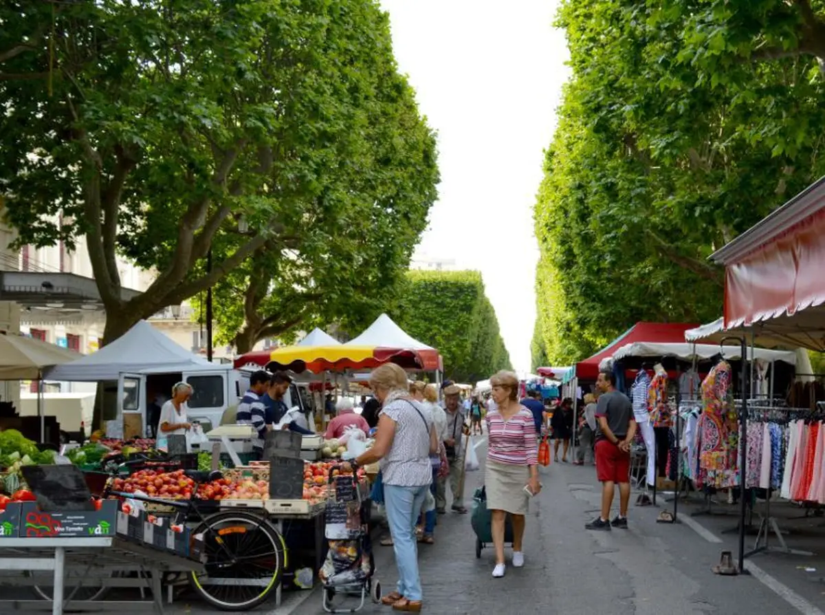 Marché Traditionnel Du Vendredi à Sète