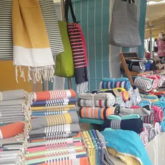 Marché traditionnel saisonnier
