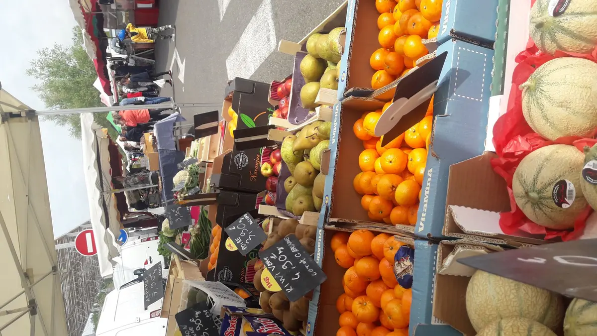 Marché traditionnel saisonnier