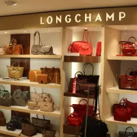 Les fans de la marque Longchamp y trouveront leur bonheur DR