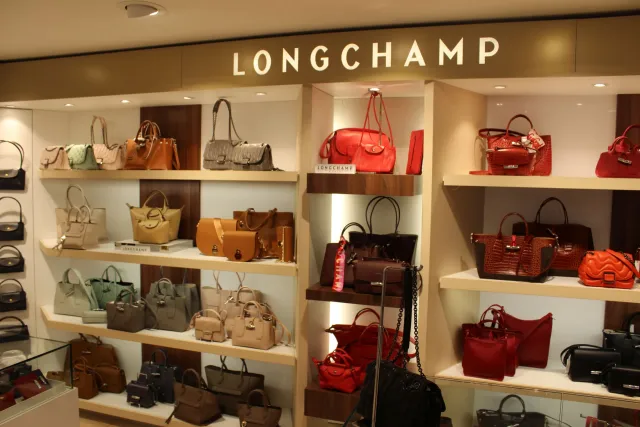 Les fans de la marque Longchamp y trouveront leur bonheur