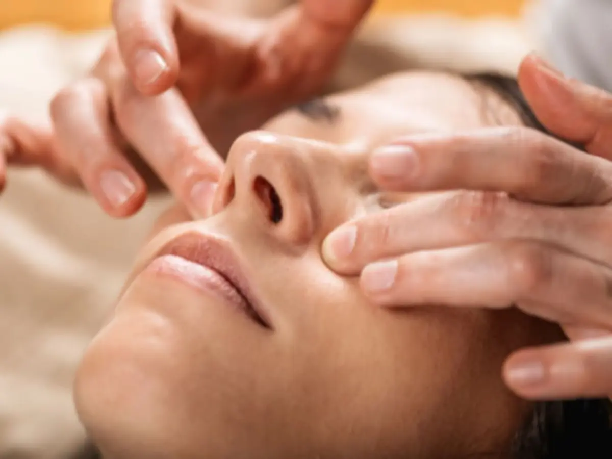 Massage du visage anti-âge à Hyères (83)