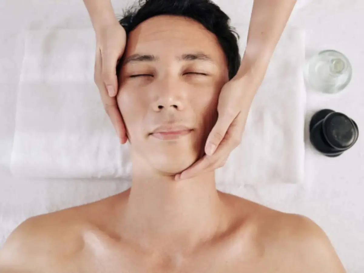 Massage du visage kobido à Marseille 8ème