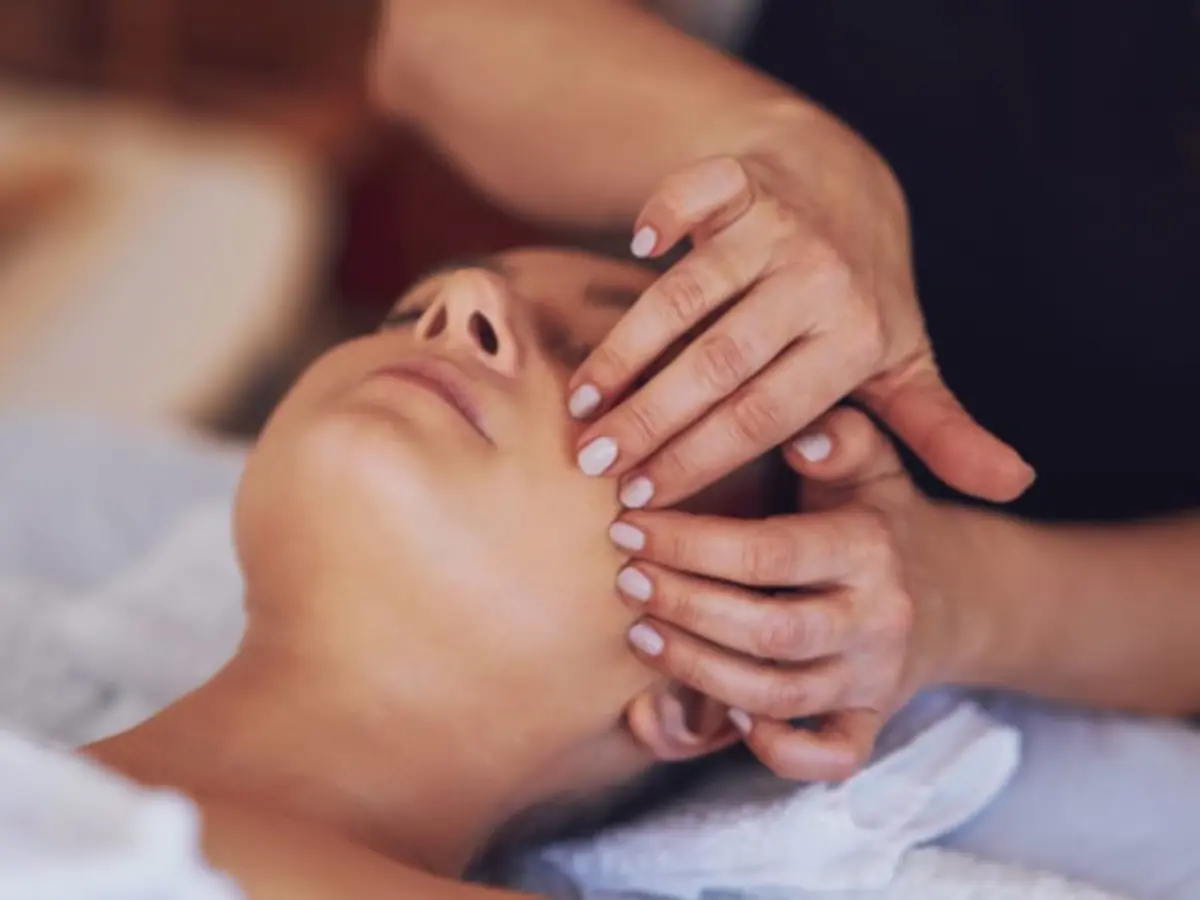 Massage liftant visage, cou & nuque à Montpellier (34)