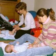 Massage pour les bébés à l\'association \