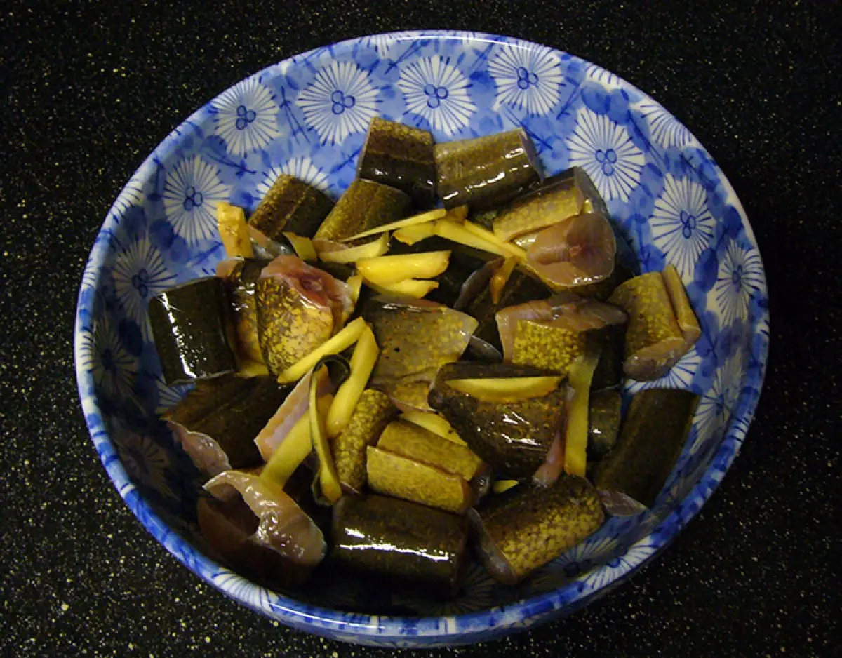 Une matelote d'anguilles. Dans le Grand Ried, on l'accompagne habituellement de nouilles.