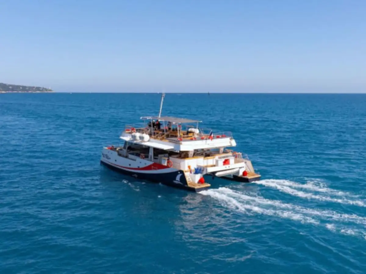 Matinée découverte en catamaran depuis Marina Baie des Anges