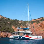 Matinée découverte en catamaran le long du littoral raphaëlois