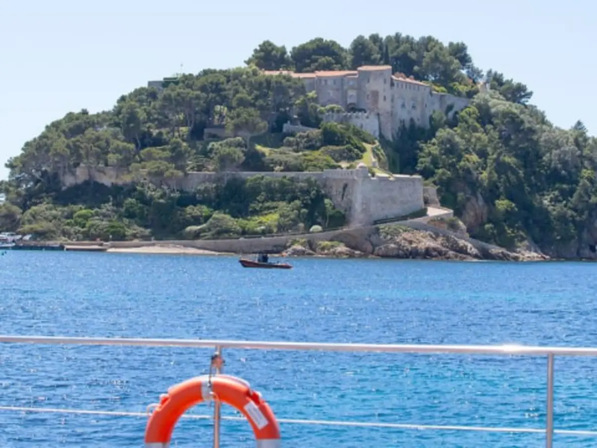 Matinée détente en catamaran au départ de Hyères (83)