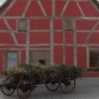 La médiathèque 2 a été installée dans la maison alsacienne sur la place du village &copy; DR