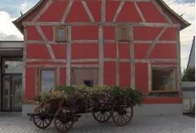 La médiathèque 2 a été installée dans la maison alsacienne sur la place du village