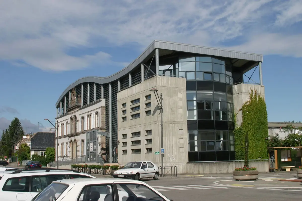 Le batiment du Créa renferme la médiathèque de Kingersheim
