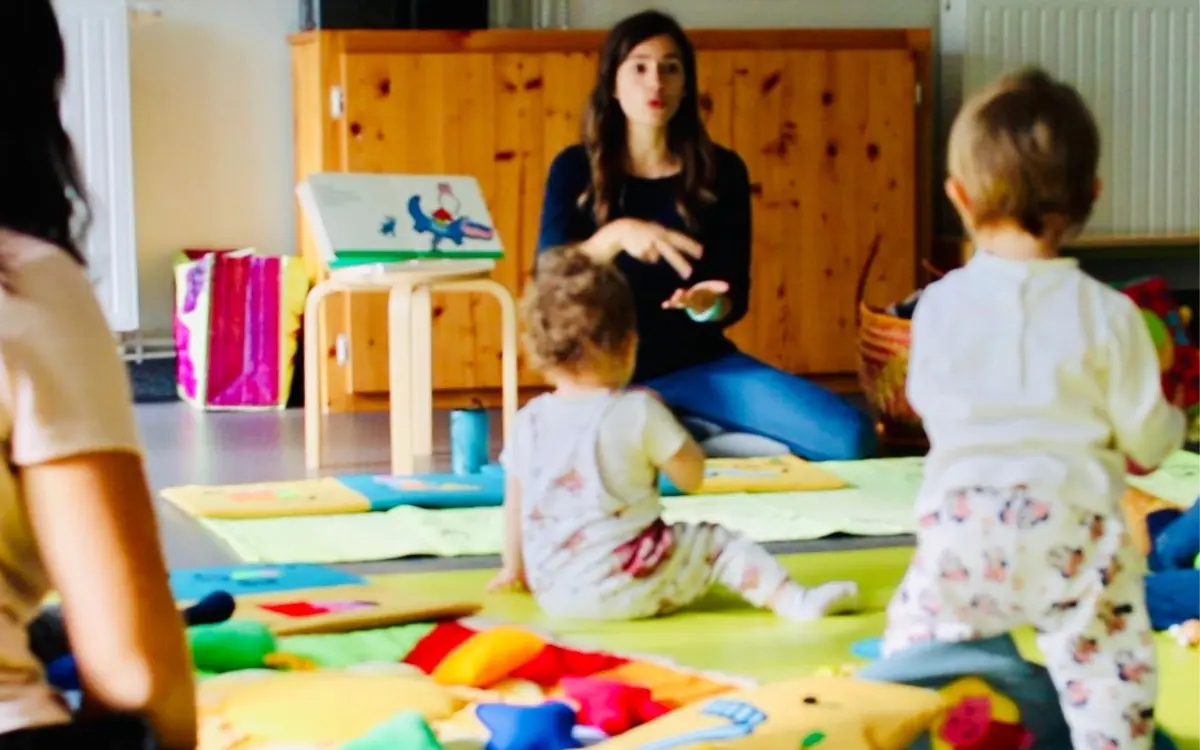 Médiathèque : Les petites oreilles - Jeux, histoires & comptines signées