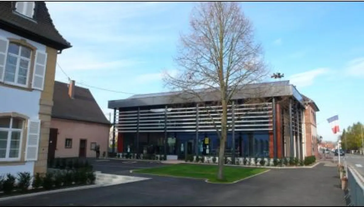 L'extérieur de la médiathèque de Rœschwoog