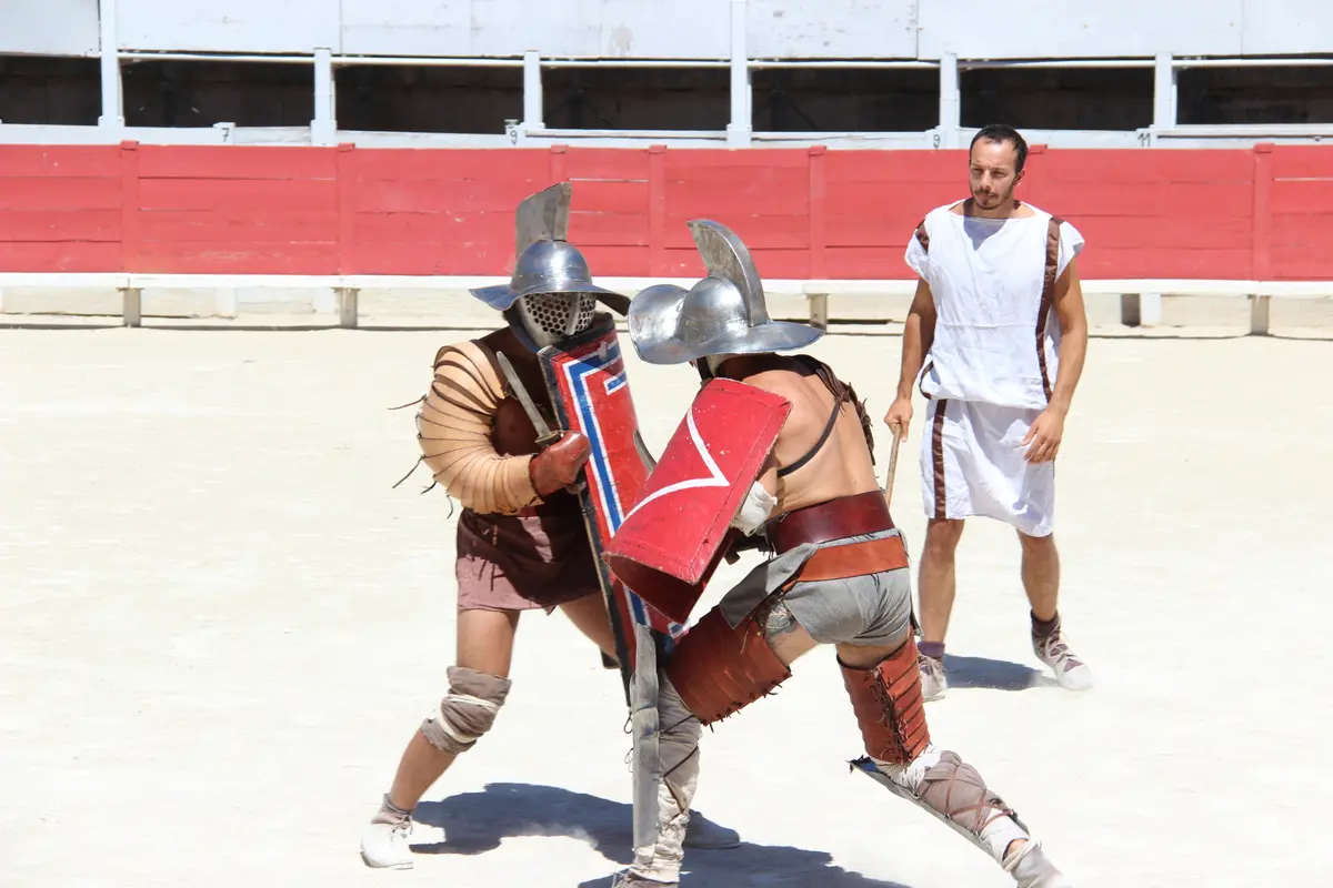 Médiation - démonstration : les gladiateurs dans l'Amphithéâtre