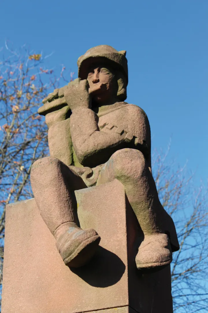 Statue du ménétrier à Ribeauvillé