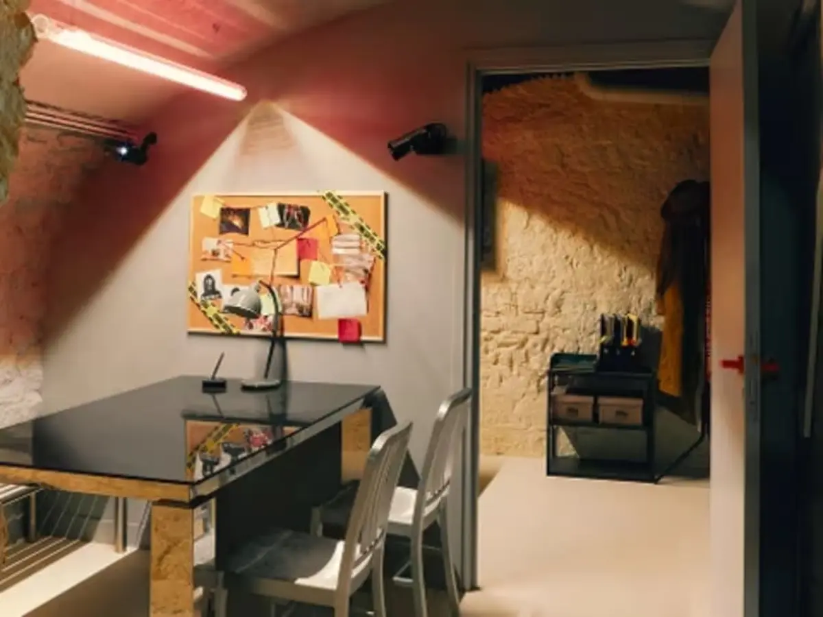 Merci Internet Qui aura le meilleur alibi ?  à Paris 9ème