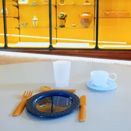 Mes premiers pas au musée - Le chien Porcelaine apprend à mettre la table